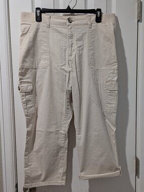 Lee Women's Relaxed Fit Austyn Knit Waist Cargo Capri Pant in Light Tan